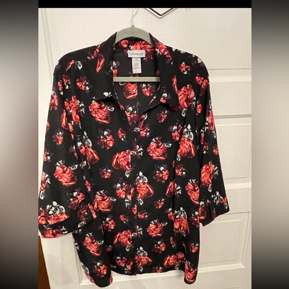Catherine’s Dark Floral Shirt blouse cuffed sleeve with button Size 2X